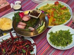 -老滇山寨•云南特色菜•地方菜•民族风情歌舞表演(金碧店)