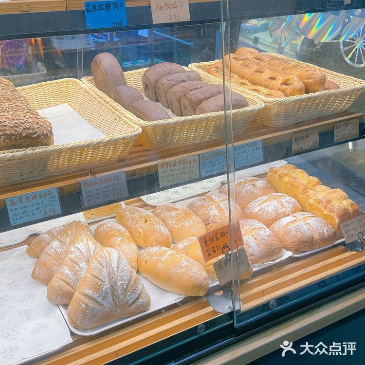 万柳附近一家很有名俄式面包房 主食宵夜必选