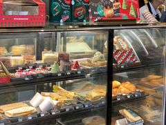 面包甜点陈列柜-星巴克臻选(青岛麦凯乐分店)