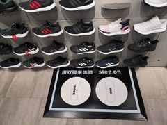 -阿迪达斯(武林银泰三叶草店)