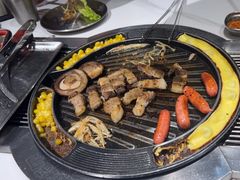 -山野的朋友露营炭火烤肉