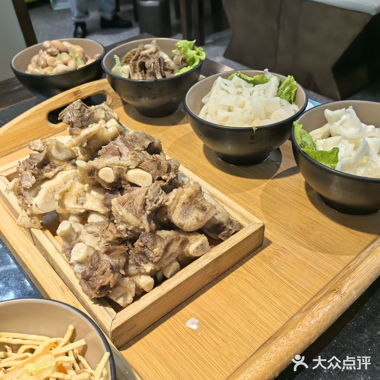 你吃牛肉火锅的时候会翘脚[狗头]