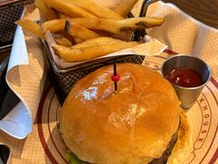 -BOURBON 玻本美式餐厅酒吧(虹桥新天地店)