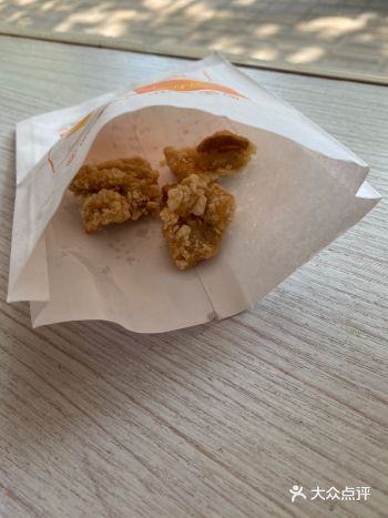 终于来打卡了，在水秀新村里，有一条路两边都是吃的