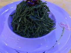 炝拌草原沙葱-德乐海蒙餐