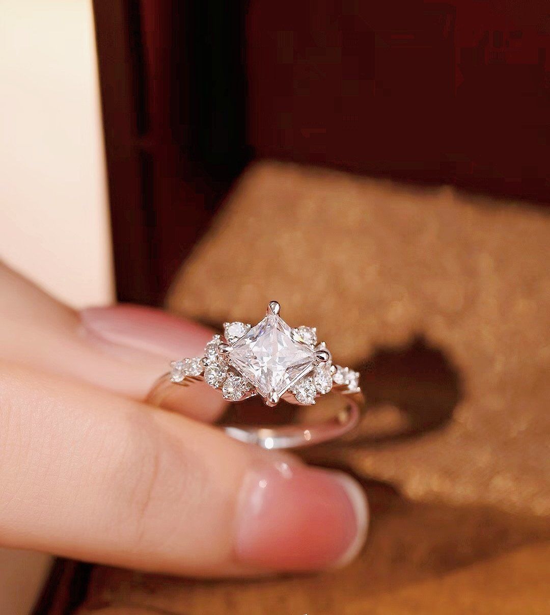 美到犯规的公主方钻戒