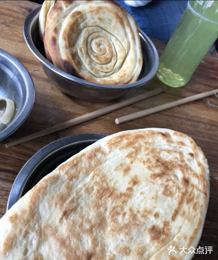 几个人好是期待，我们到了之后包了一部车