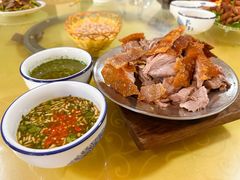 烤生态小耳朵猪-张宏波烧猪店