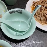 送一个凉菜，上面一层牛蛙