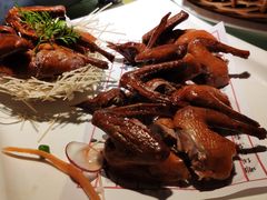 酱爆脆皮乳鸽-姜君·千岛湖鱼头馆(浦东大道店)