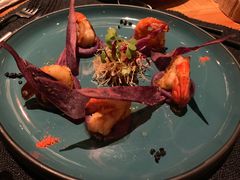 煎虾配紫薯泥薯片及姜味柠檬汁-AZUL by FUEL蓝色·法式酒馆(琶醍店)