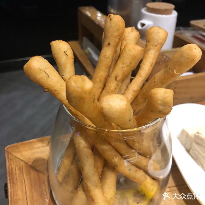 巴奴毛肚火锅(二七路店)茴香小油条图片