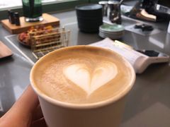 榛果Latte-尤加利咖啡馆