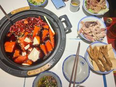 -爱你您·自家鱼塘·活水喷泉鱼火锅(八里店)