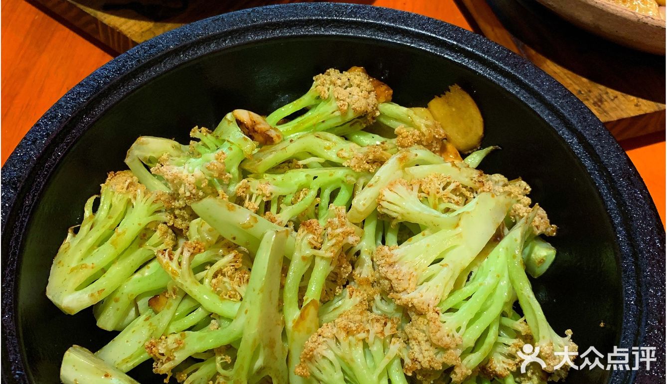 撚手特色粤菜强劲火候啫啫煲丨专门店喳喳煲