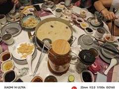 -洪氏嗨捞·广东猪肚鸡·椰子鸡火锅(西咸万象城店)