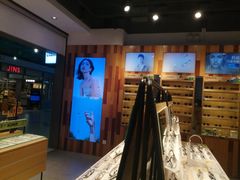 -LOOK眼镜·蔡司依视路配镜(宝山万达店)