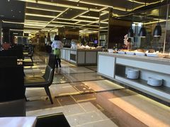 自助取餐区-大中华希尔顿酒店-念自助餐·嗨啤·小龙虾