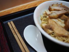 -松树干拌面店