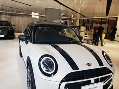 -北京盈之宝宝马&MINI4S店(望京店)