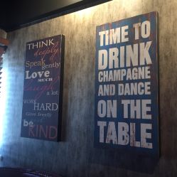 -鳌首刺青纹身 穿孔饰品店