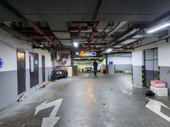 -上海南新雅皇冠假日酒店-停车场