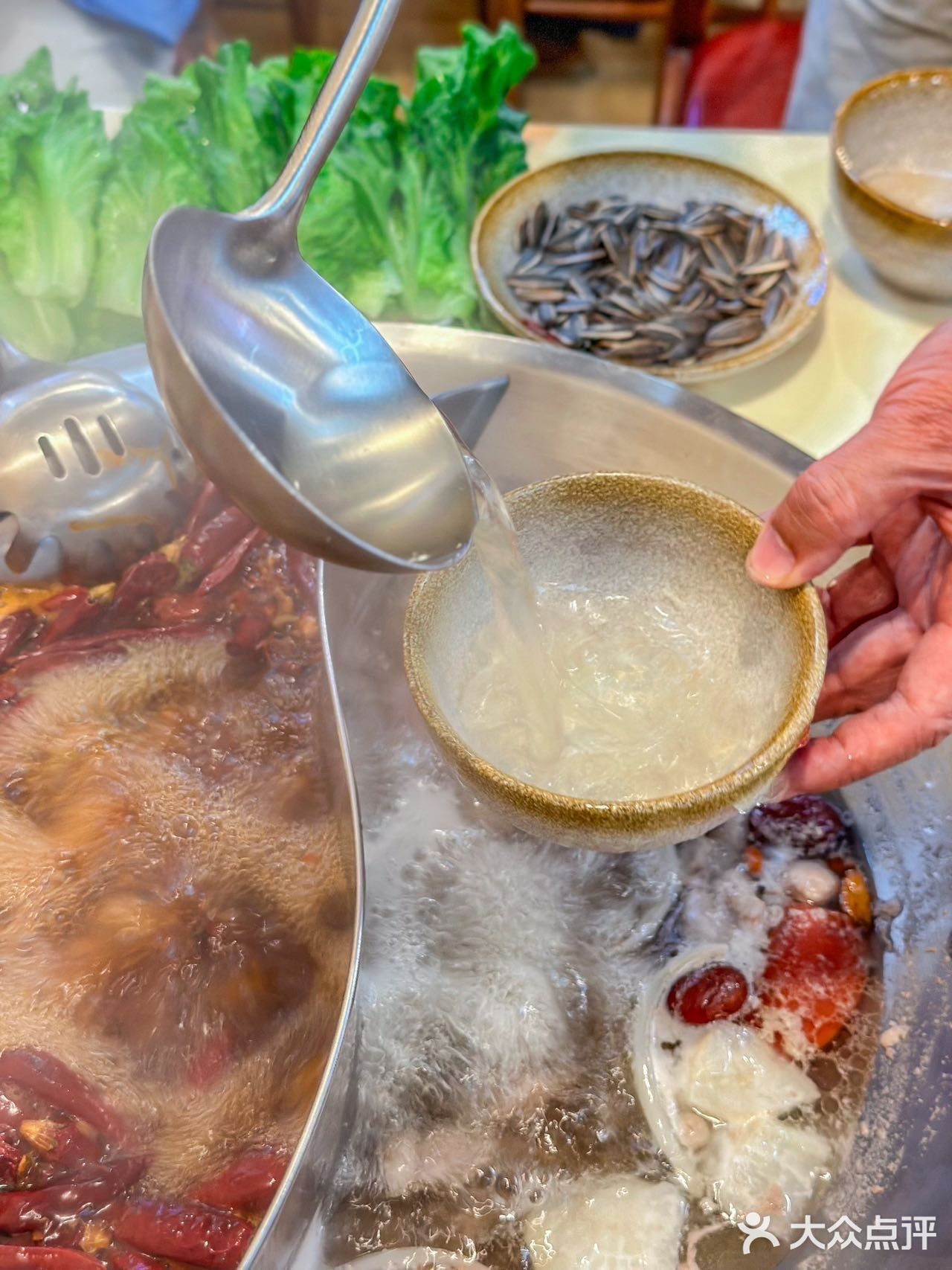 特色羊肉 选用的是内蒙5～6月的羔羊肉，食材很新鲜