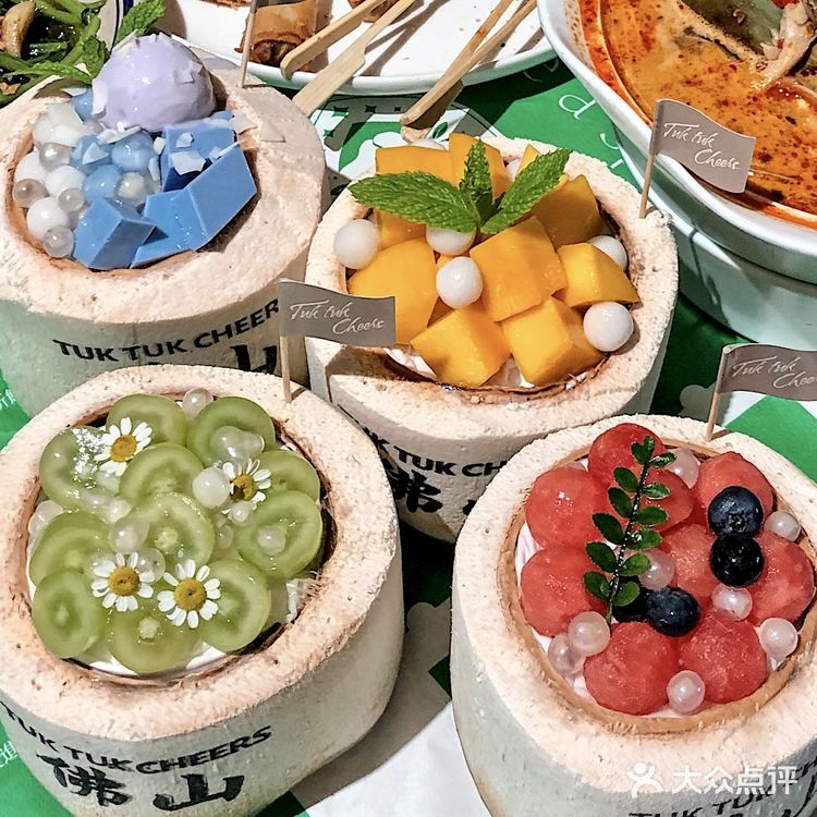 绝了！我居然在泰国菜餐厅狂炫椰奶冻！！