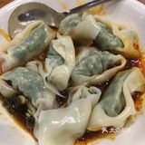 辣味是不吃辣的人都OK。丝瓜小笼包别有一番风味