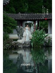 -雪中彩影婚纱摄影·微光艺术中心