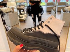 -Alexander McQueen(远洋太古里店)