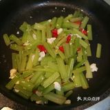 素菜美味营养不打折之蛋白炒芹菜