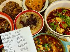 -爆炸头阿姨小四川正宗川味小吃(无任何分店)