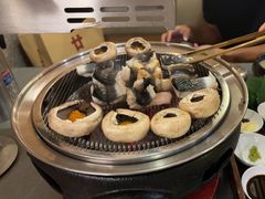 -围炉肉舍•炭烤活鳗•丹东海鲜烤肉(步行街店)