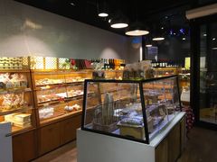面包甜点陈列柜-匠造烘焙(上海湾店)