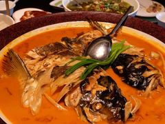 生态鱼头配油饼-秀儿四九城·新京菜(亚运村鸟巢店)