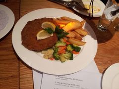 日内瓦猪肉卷陪薯条-Geneva日内瓦餐厅(西郊宝成花苑店)