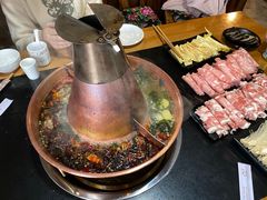 -果松木炭酸菜铜火锅·外婆参鸡汤