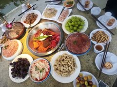 -茅草房·河畔园林火锅