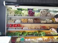 自助取餐区-万记麻辣烫国展总店
