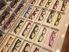 -MiRi眼镜连锁·蔡司·尼康控优点合作店(莘庄店)