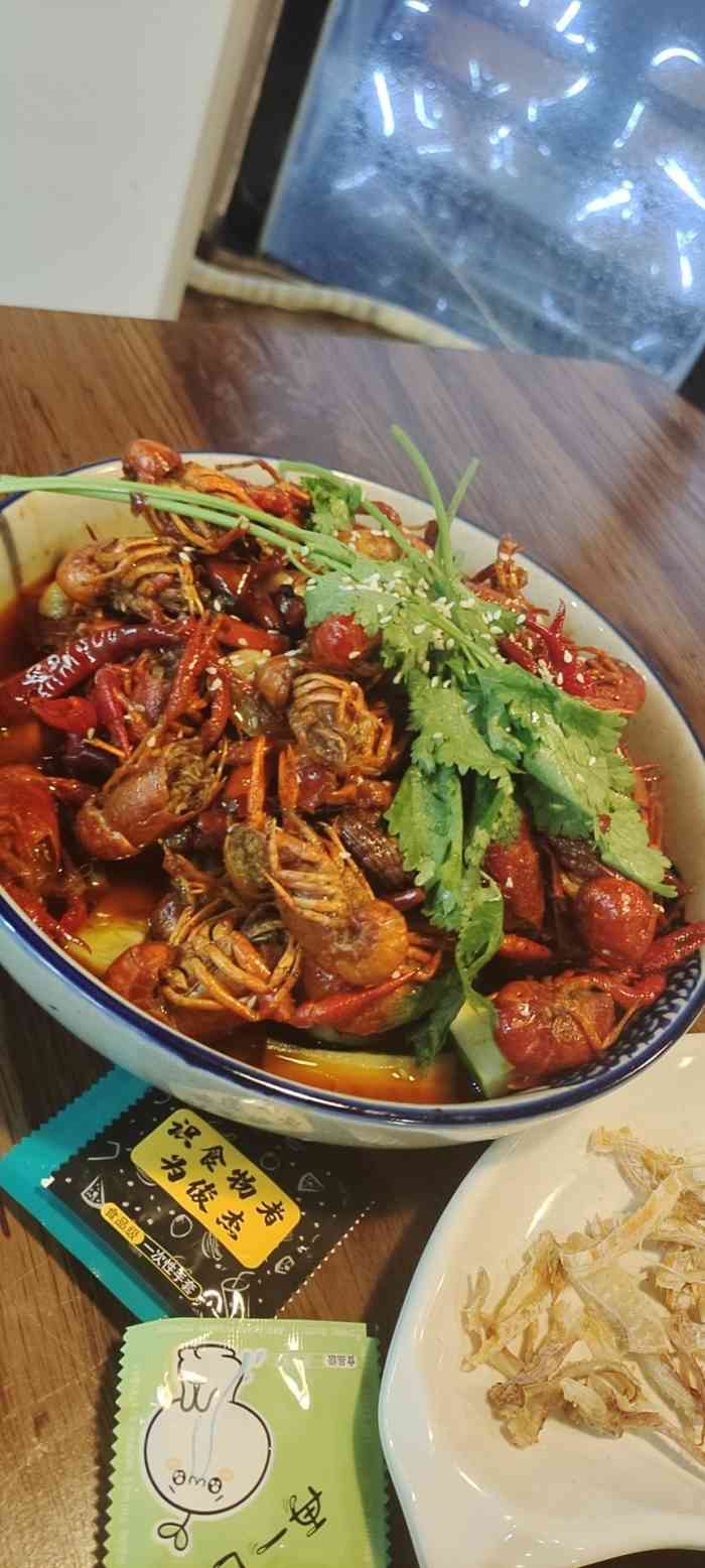 东北街溜子烧烤-"新店开张 冲着宣传单上啤酒畅饮去的,到店.