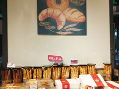 面包甜点陈列柜-金凤成祥(东直门现烤面包店)