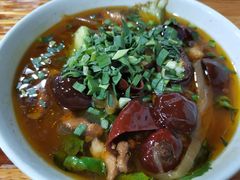 酸菜肉丝米线-越洋肖氏老米线(杨家坪店)