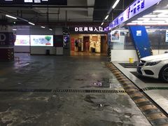 -繁花中心-停车场