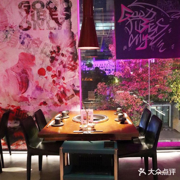 终于吃到了火遍武汉的花臂牛· 鲜毛肚火锅，但是不会再有下次了