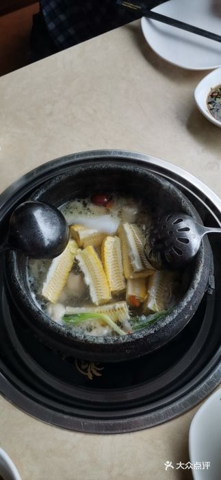 墨脱石锅椰子鸡•糟粕醋•东山羊(大东海店)墨脱石锅椰子鸡图片