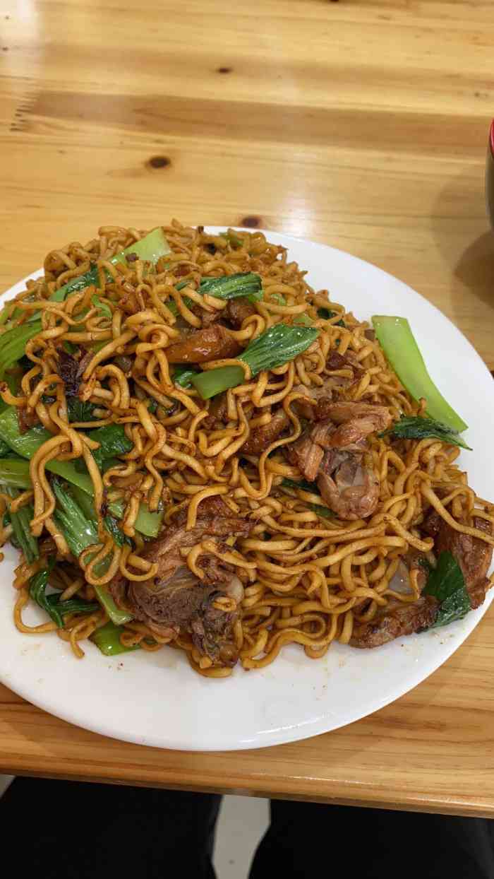 打分 烧鸭炒面味道不错,鸭肉挺多的.
