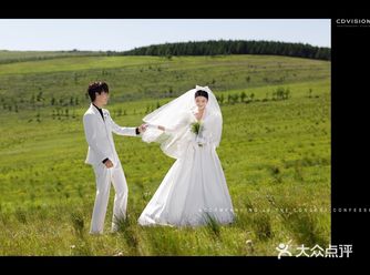 在广袤无垠的草原上来一组绝美婚纱照吧