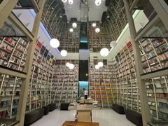 -钟书阁(松江泰晤士小镇店)